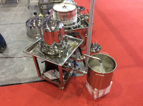 Testing a flow filter.